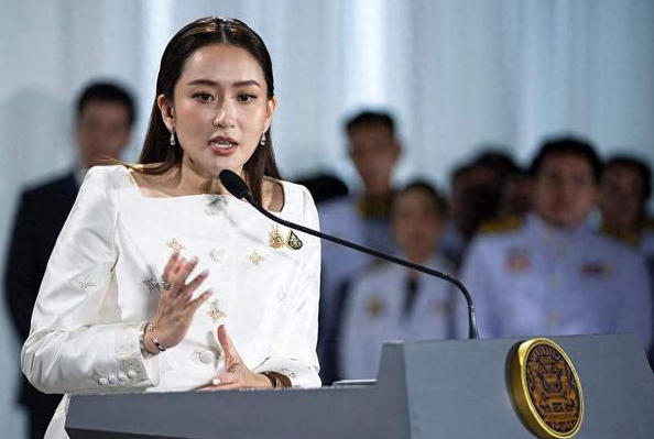 永之胜 通话录音引争议 泰国上议院要求罢免总理佩通坦
