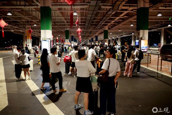 散户配资 场面｜国庆中秋长假返程大客流开启 上海虹桥枢纽迎来客流、车流高峰