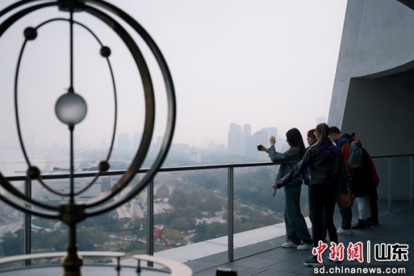 顺市配资 国际友人探访烟台黄渤海新区 感受城市发展活力